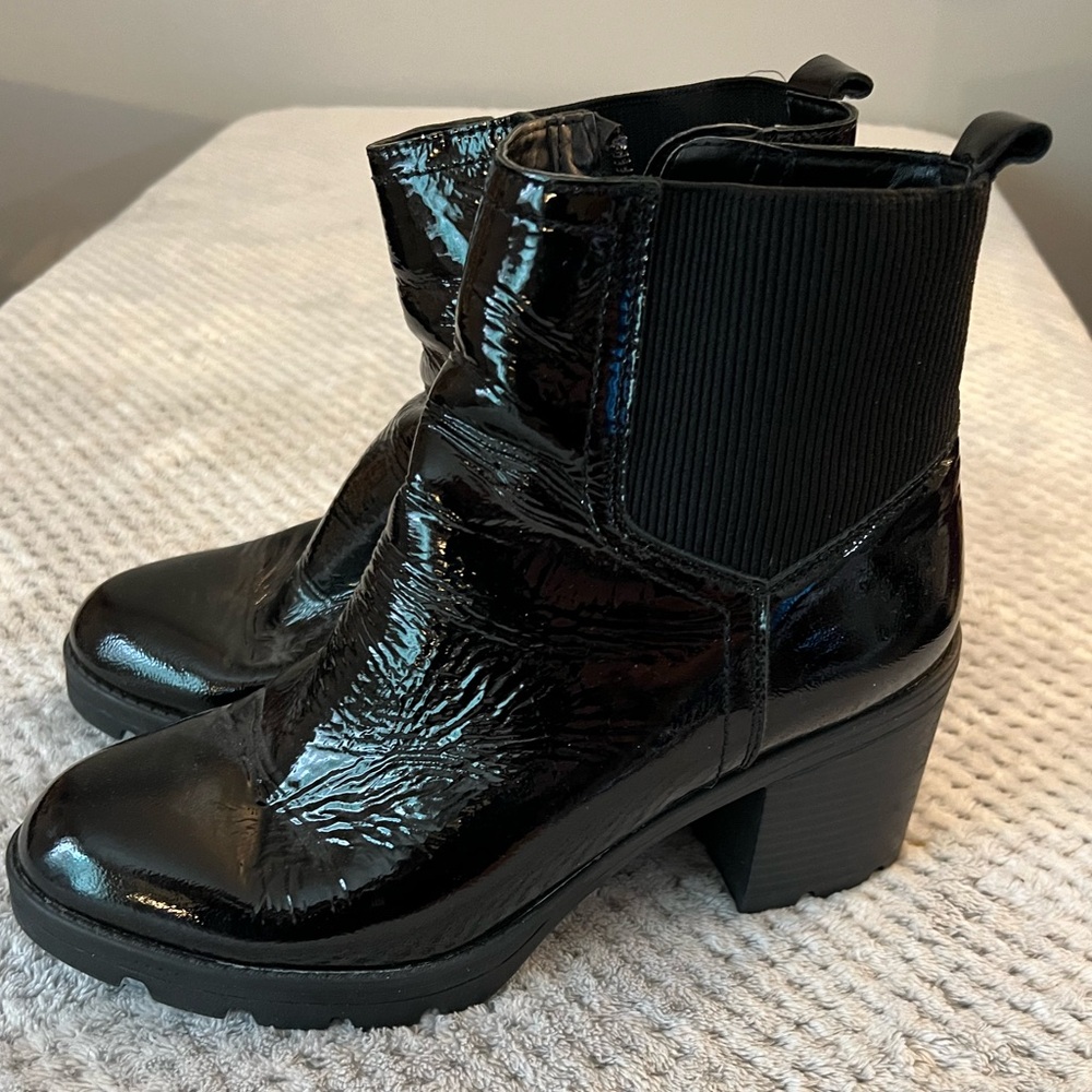 EUC black patent leather Naturalizer boots with stretch panel. - Picture 3 of 11